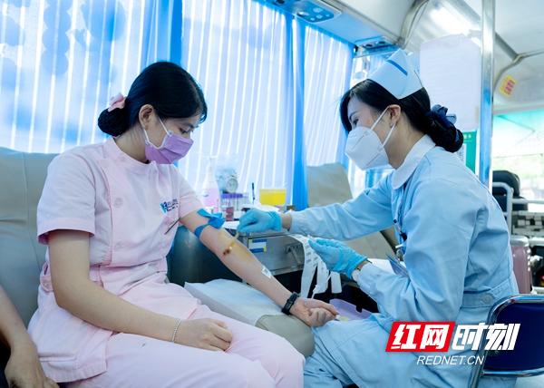 邵东市红十字会携手爱心企业开展公益无偿献血活动
